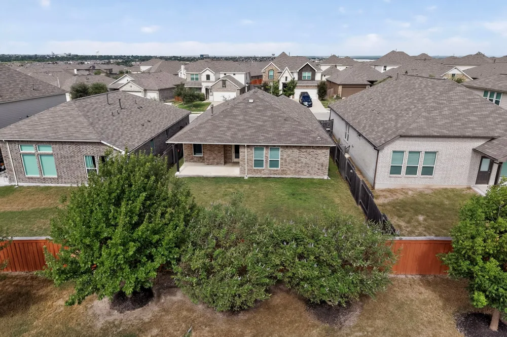 689 Leadtree Loop Buda, TX 78610