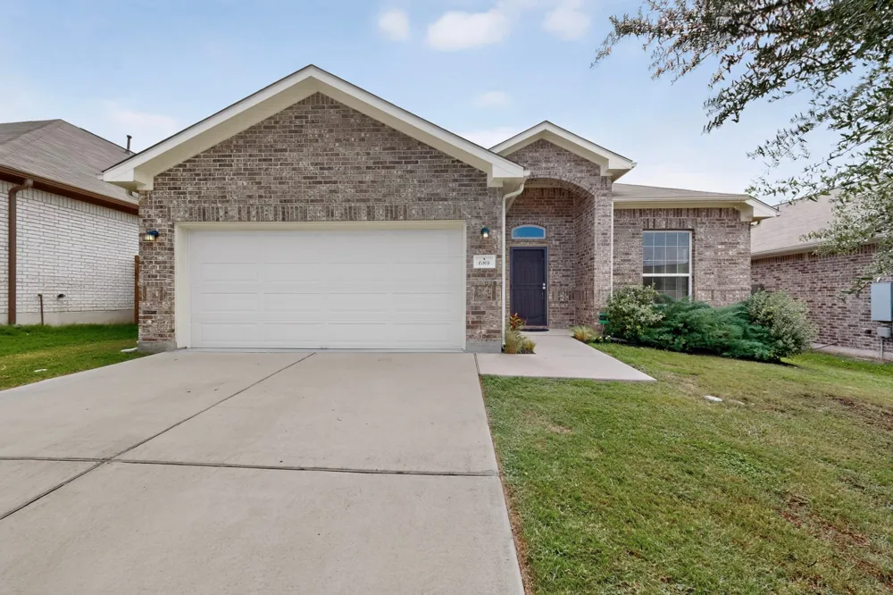 689 Leadtree Loop Buda, TX 78610