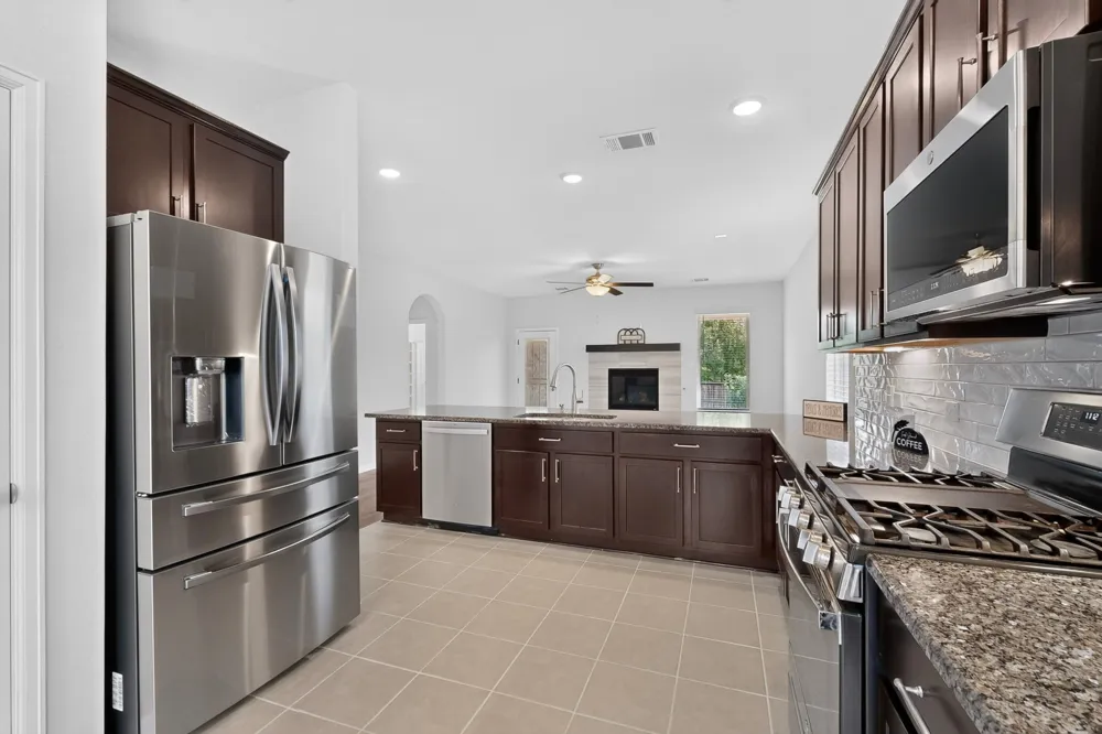 689 Leadtree Loop Buda, TX 78610