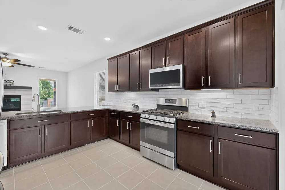689 Leadtree Loop Buda, TX 78610