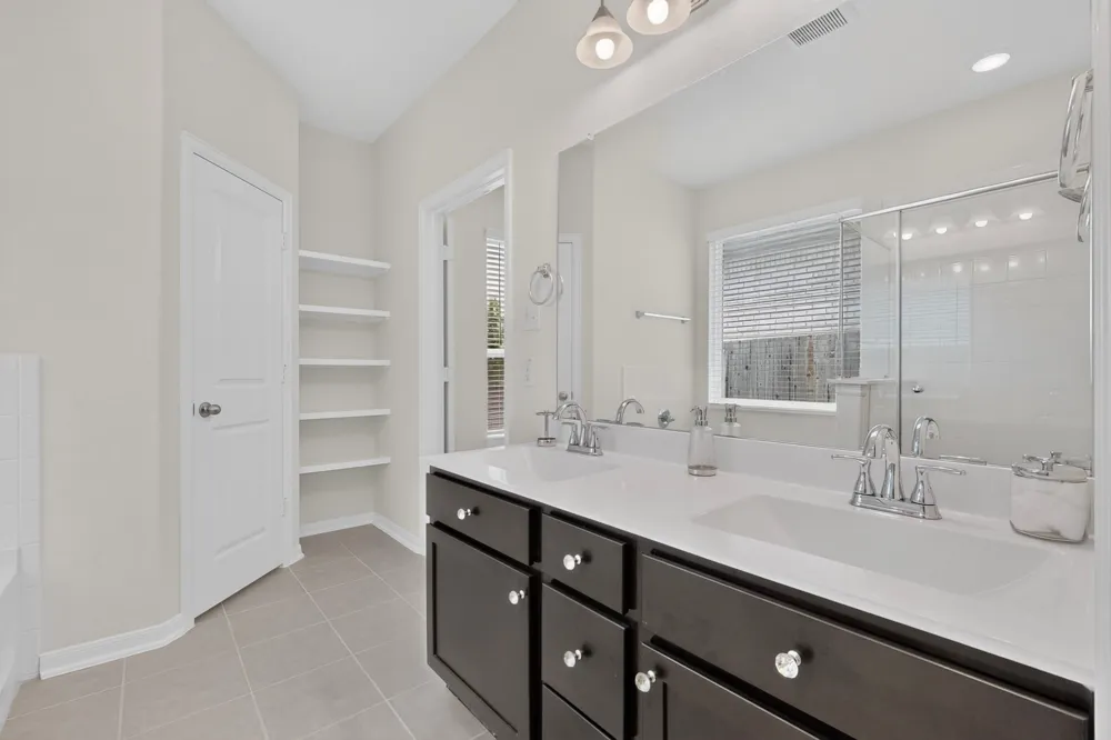 689 Leadtree Loop Buda, TX 78610