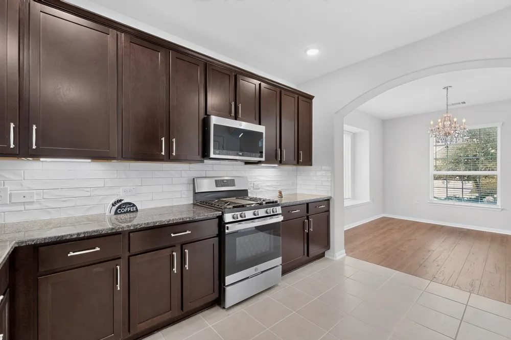 689 Leadtree Loop Buda, TX 78610