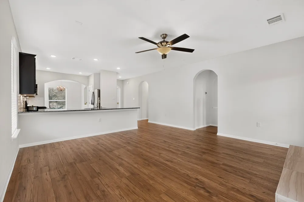 689 Leadtree Loop Buda, TX 78610