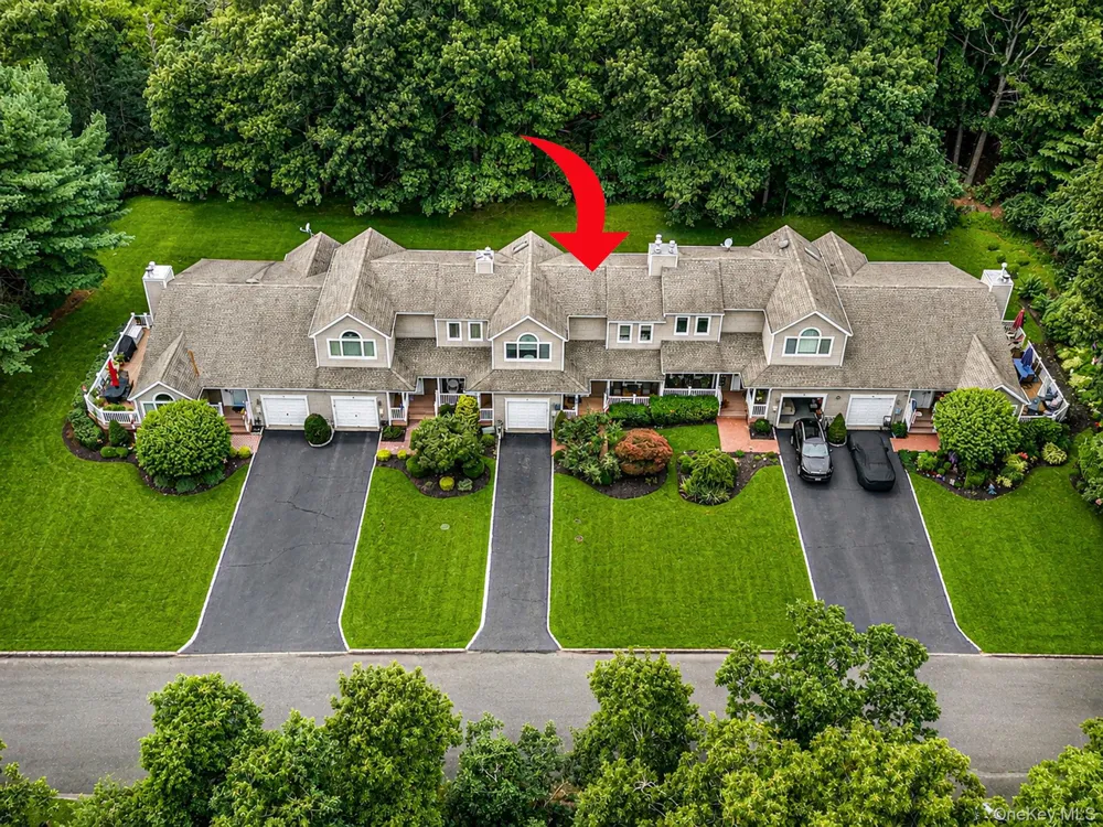 26 Kettle Hole Road Manorville, NY 11949