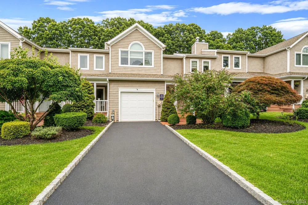 26 Kettle Hole Road Manorville, NY 11949
