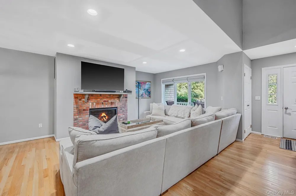 26 Kettle Hole Road Manorville, NY 11949