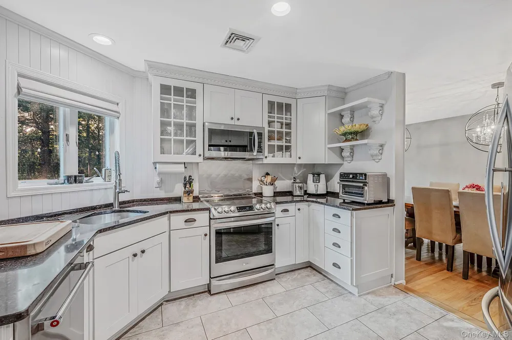 26 Kettle Hole Road Manorville, NY 11949