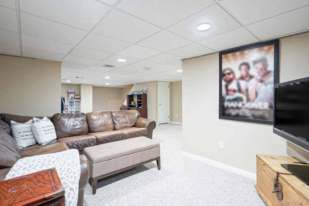 26 Kettle Hole Road Manorville, NY 11949