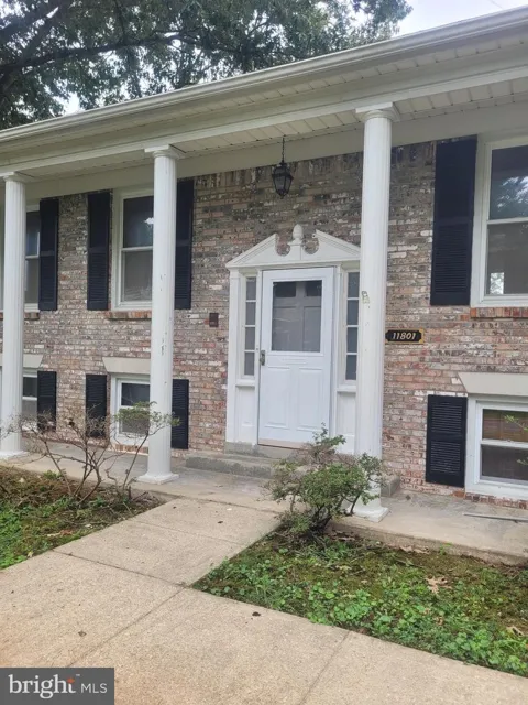 11801 FAIRGREEN LANE