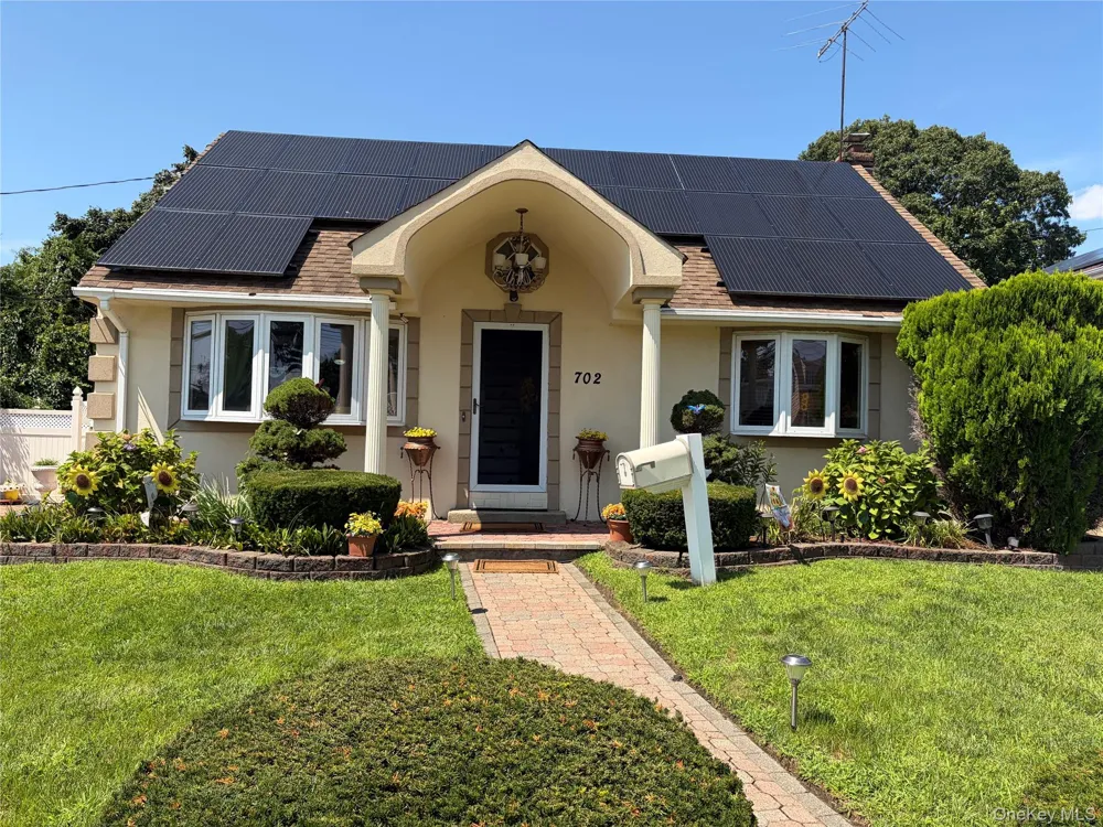 702 Diellen Lane Elmont, NY 11003