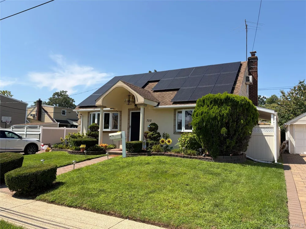 702 Diellen Lane Elmont, NY 11003