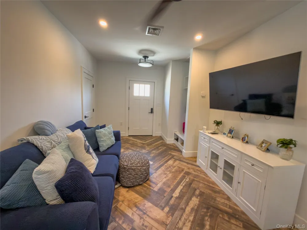 723 W Olive Street Long Beach, NY 11561