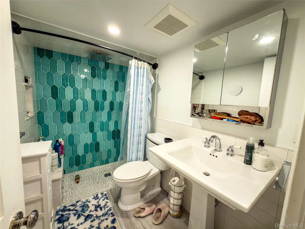 723 W Olive Street Long Beach, NY 11561