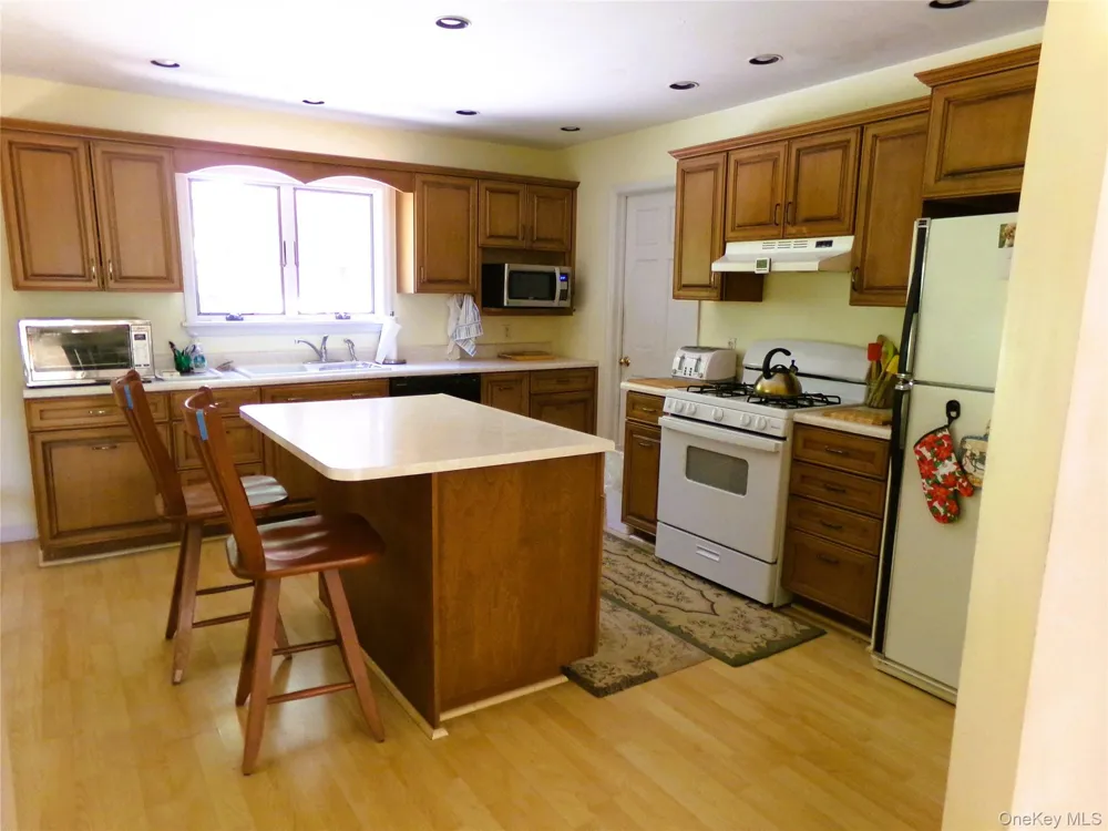 449 White Schoolhouse Road Rhinebeck, NY 12572