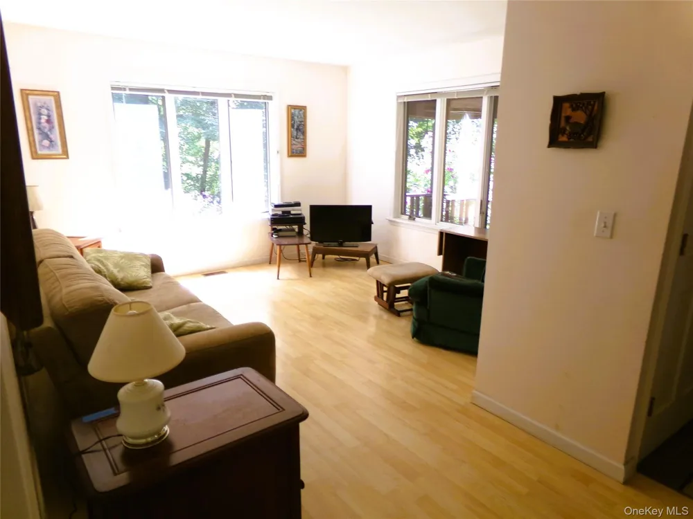 449 White Schoolhouse Road Rhinebeck, NY 12572