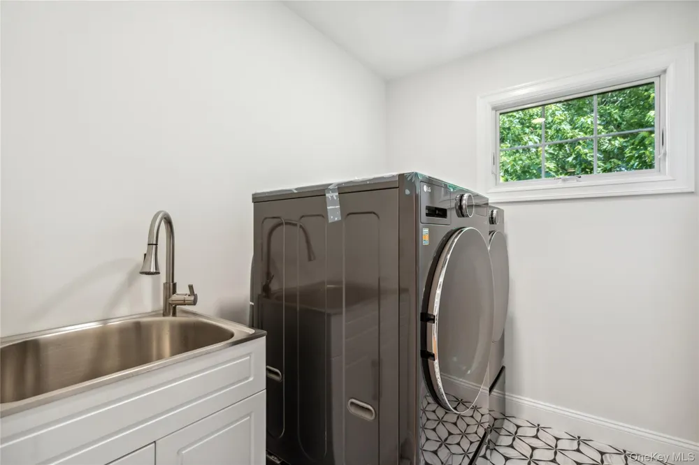 5 Steuben Drive Jericho, NY 11753