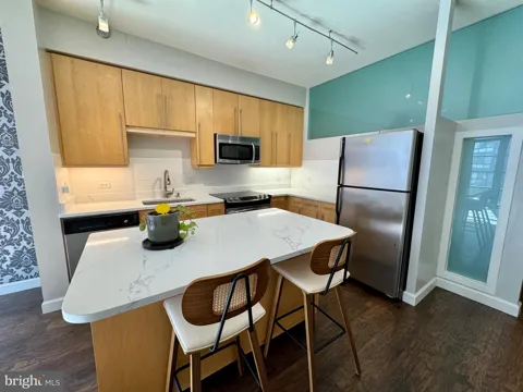 437 NEW YORK AVENUE NW #204