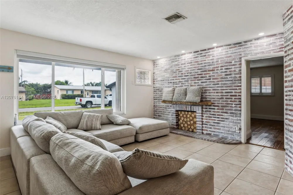 6931 SW 2nd St #0 Pembroke Pines, FL 33023