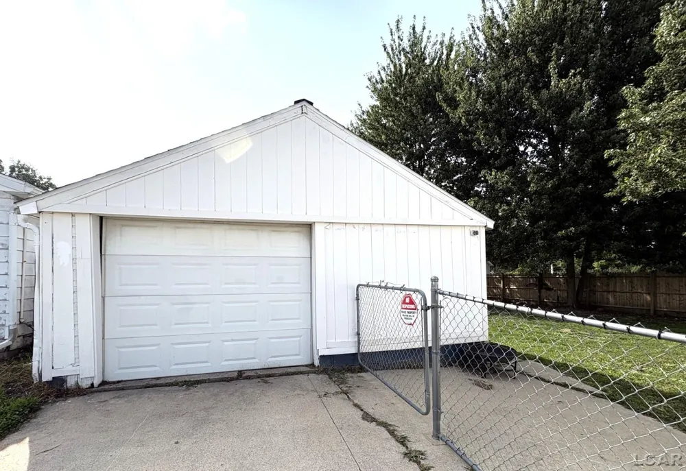 810 Division Street Adrian City, MI 49221