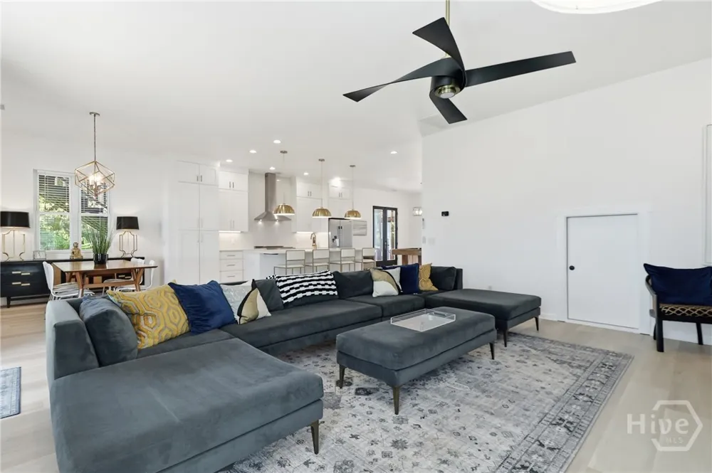 27 Morningside Drive Savannah, GA 31410