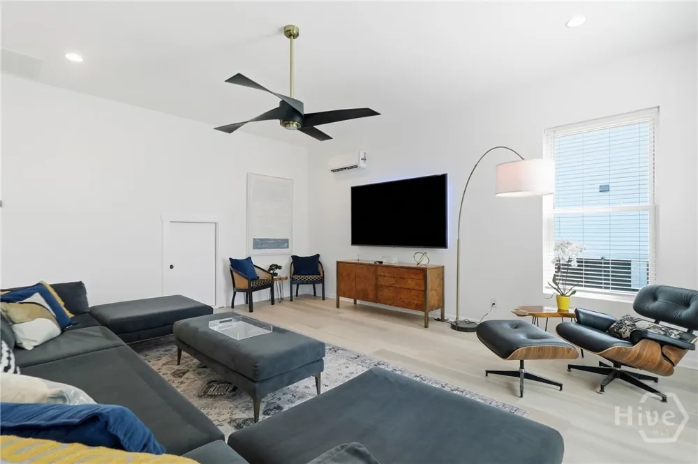 27 Morningside Drive Savannah, GA 31410