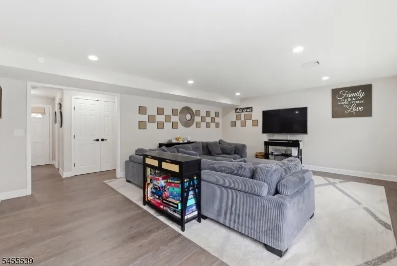 61 Queen Anne Dr Bernards, NJ 07920