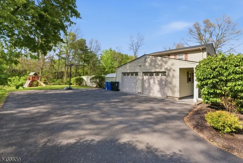 61 Queen Anne Dr Bernards, NJ 07920