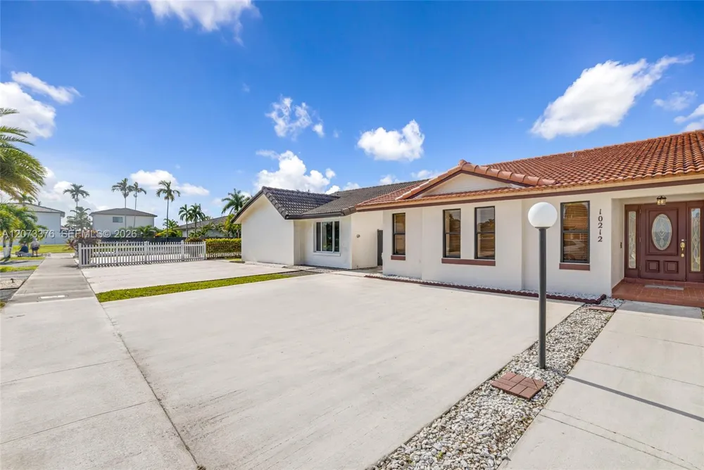 10212 NW 129th St Hialeah Gardens, FL 33018
