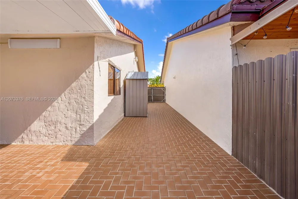 10212 NW 129th St Hialeah Gardens, FL 33018