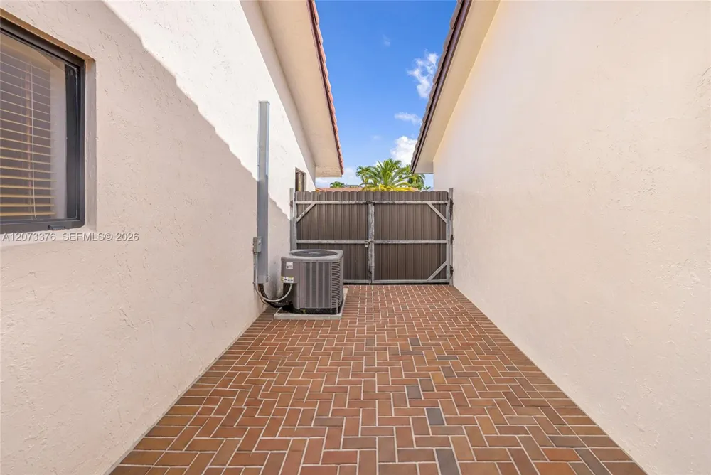 10212 NW 129th St Hialeah Gardens, FL 33018