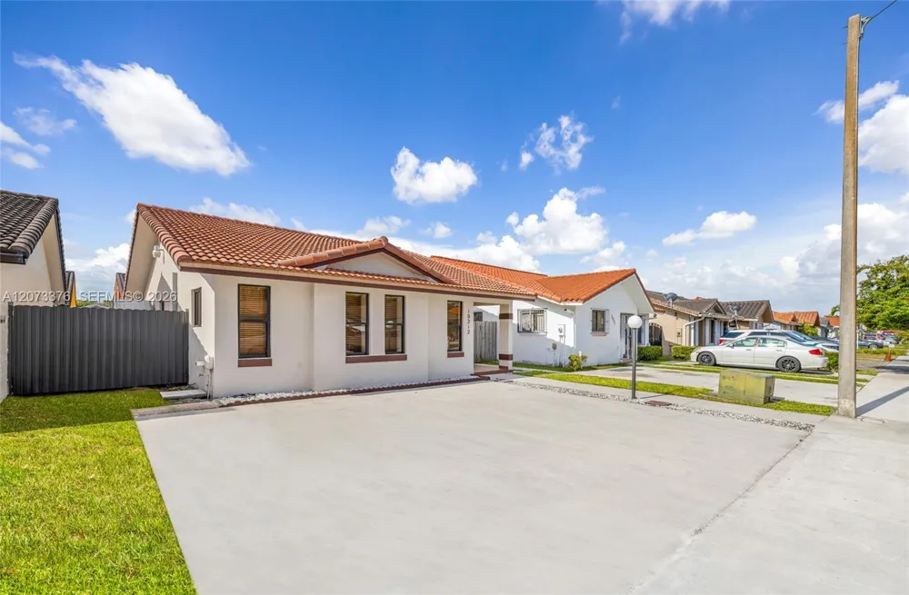 10212 NW 129th St Hialeah Gardens, FL 33018