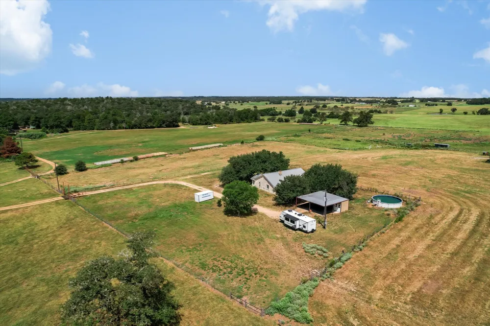 1170 Private Road 3241 Lincoln, TX 78948