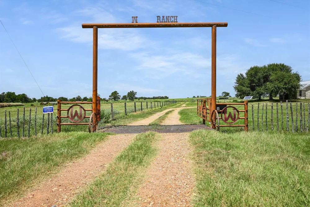 1170 Private Road 3241 Lincoln, TX 78948