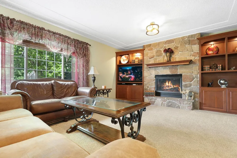 15751 Cicerone Path Rosemount, MN 55068
