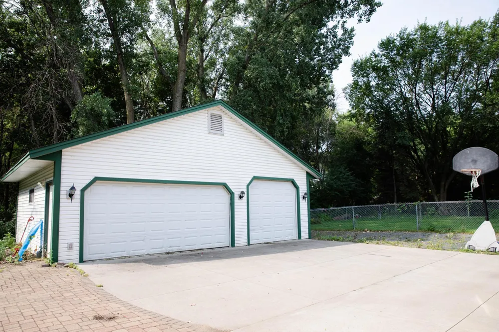 930 County Road C E Maplewood, MN 55109