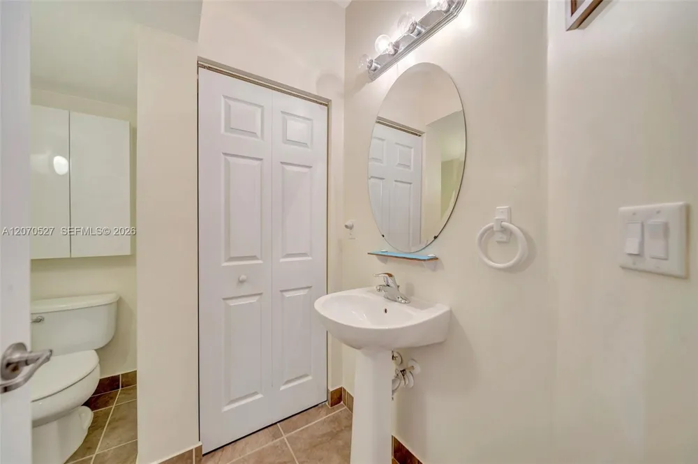 12434 NW Emerald Creek Mnr Plantation, FL 33325