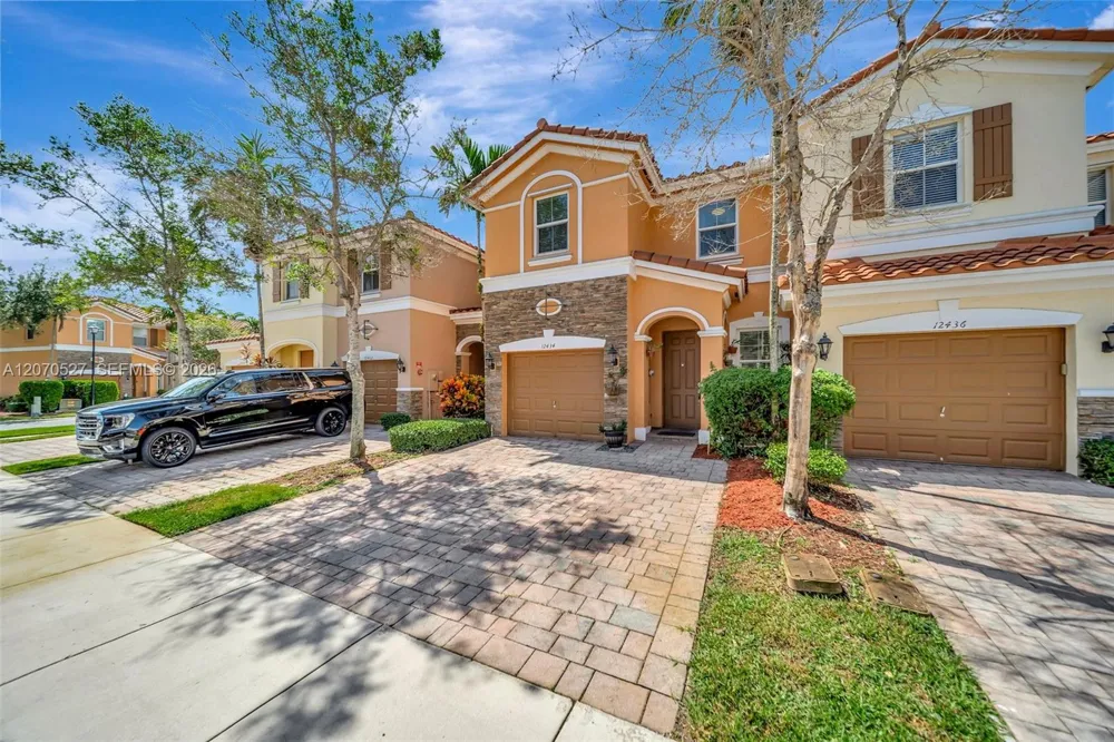 12434 NW Emerald Creek Mnr Plantation, FL 33325
