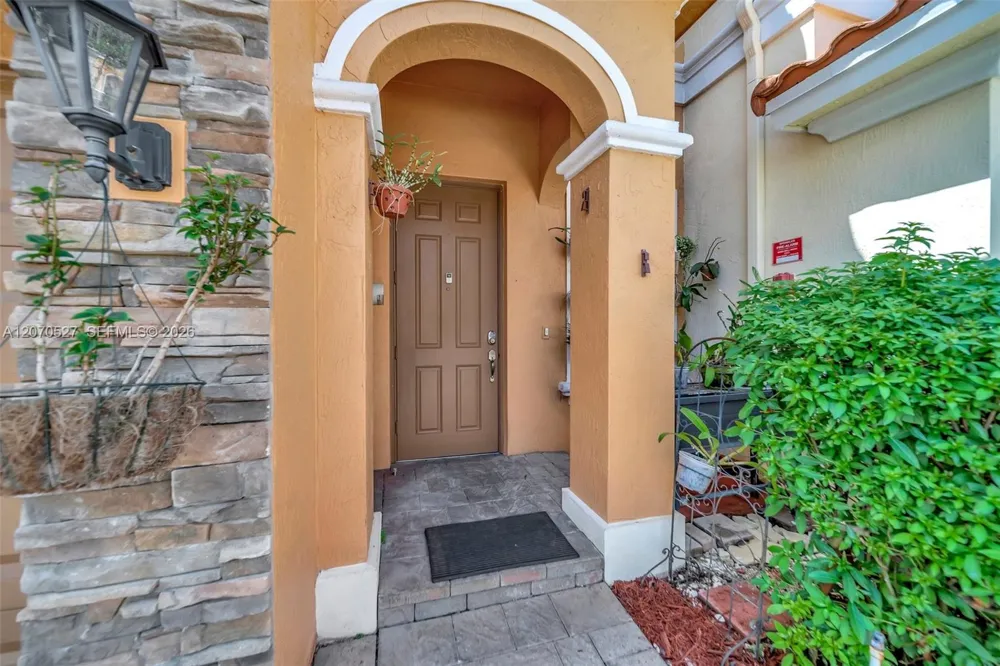 12434 NW Emerald Creek Mnr Plantation, FL 33325