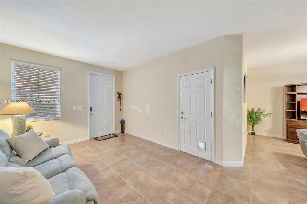 12434 NW Emerald Creek Mnr Plantation, FL 33325