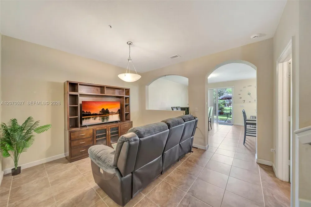12434 NW Emerald Creek Mnr Plantation, FL 33325