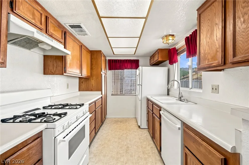 2124 Pebble Creek Lane Laughlin, NV 89029