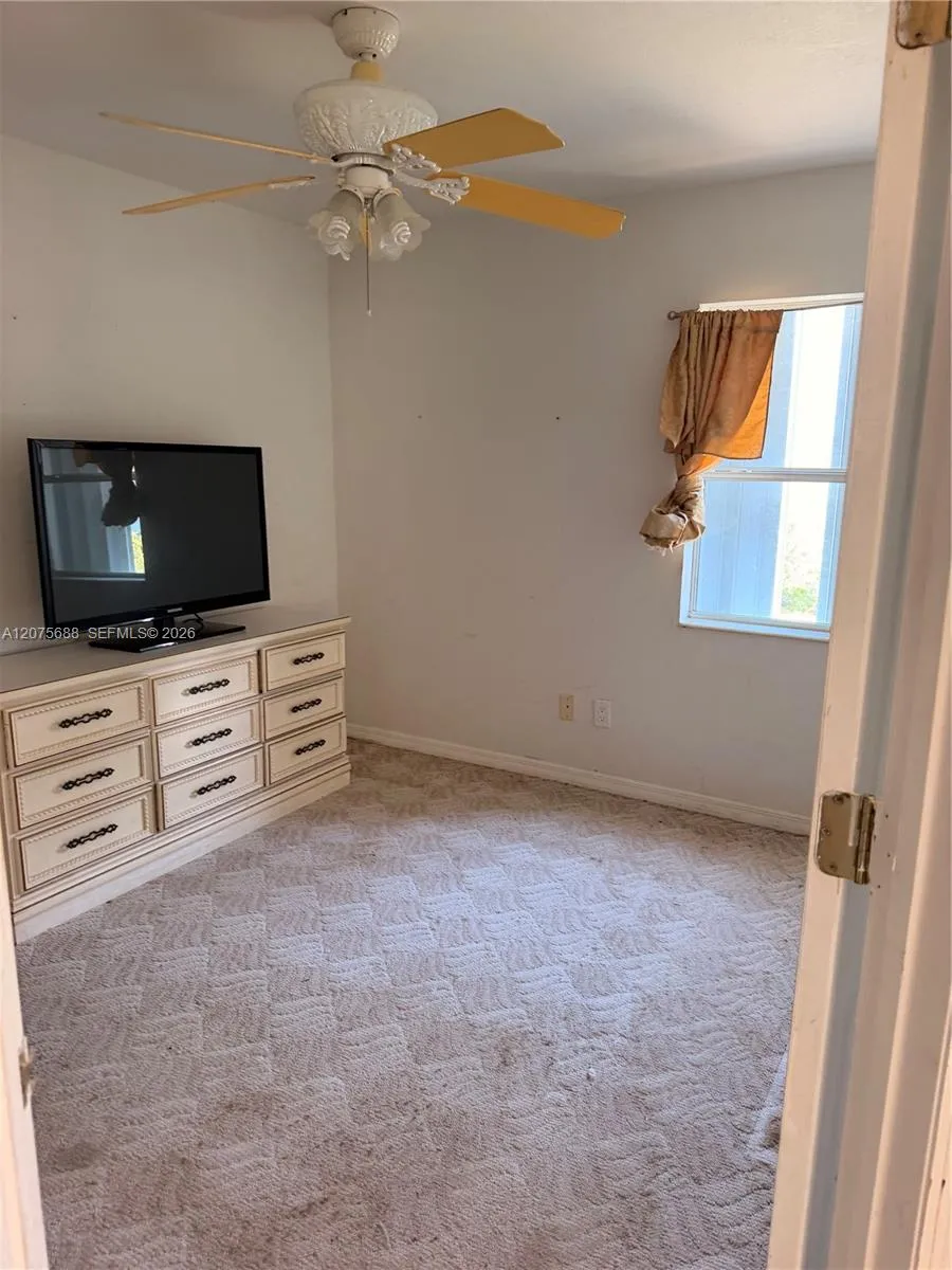 921 Redwood St Daytona, FL 32117