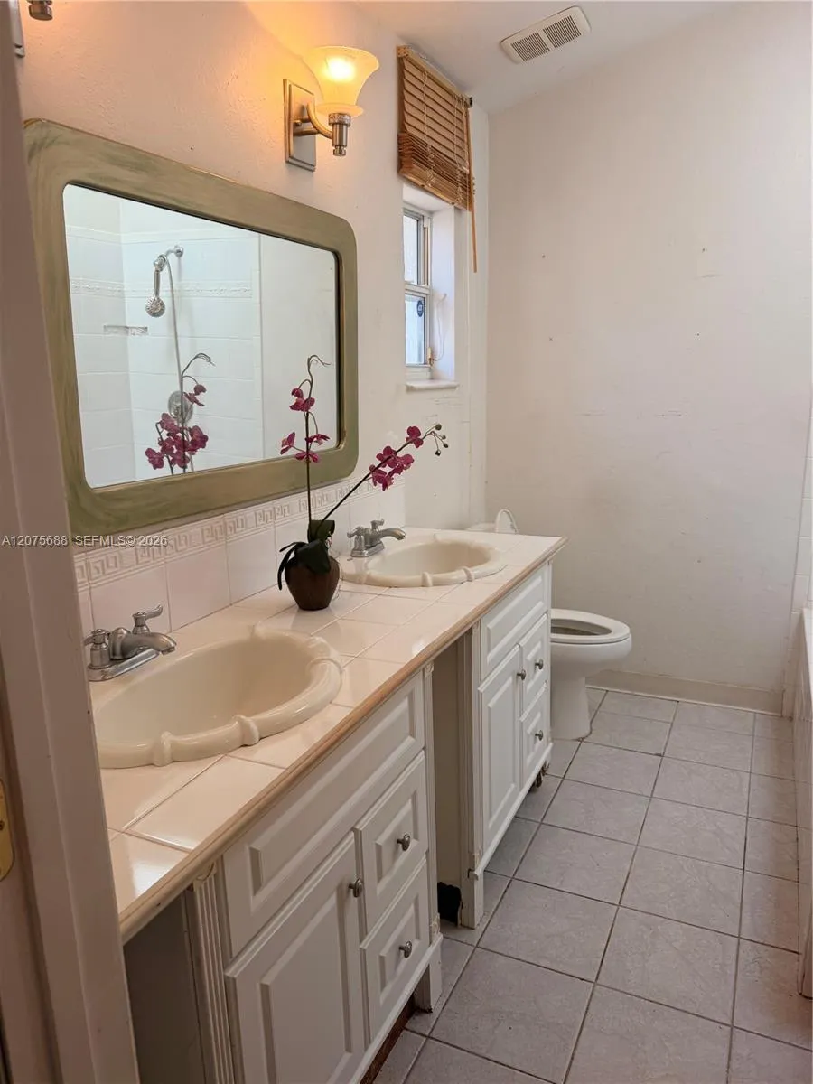 921 Redwood St Daytona, FL 32117