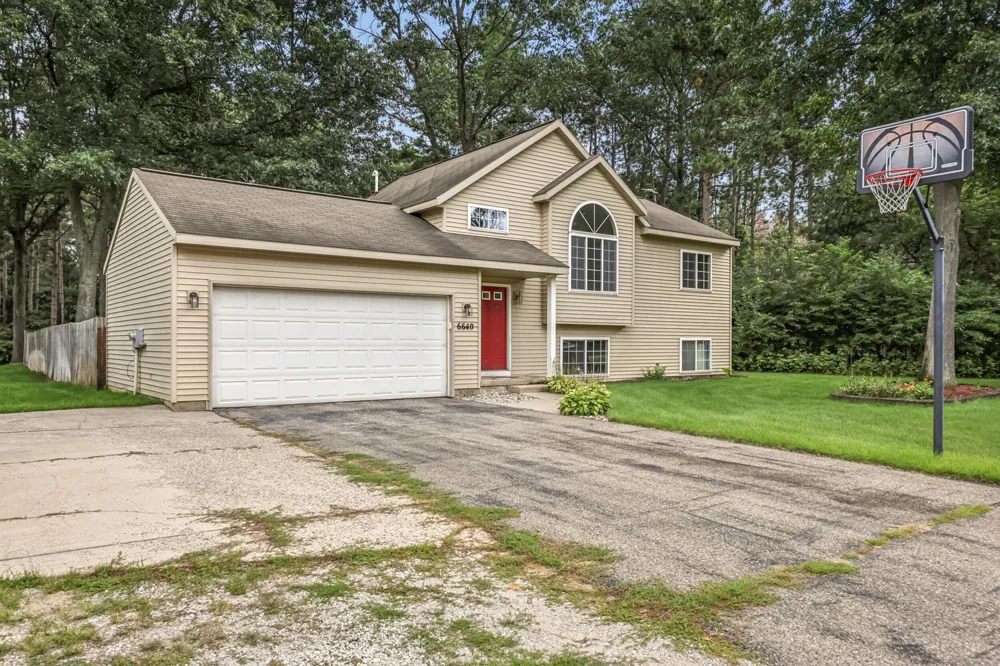 6640 Megan Court Muskegon, MI 49442