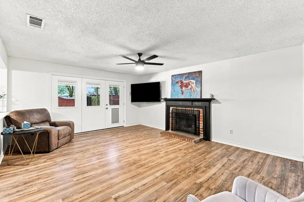 6832 Parkwood Drive North Richland Hills, TX 76182