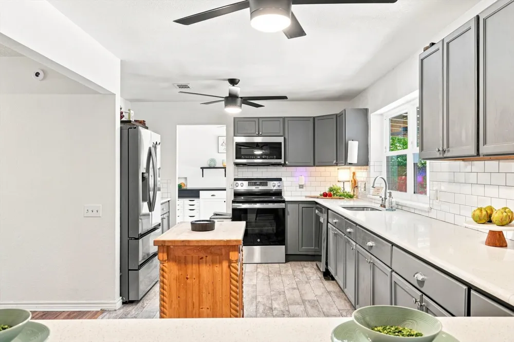 6832 Parkwood Drive North Richland Hills, TX 76182