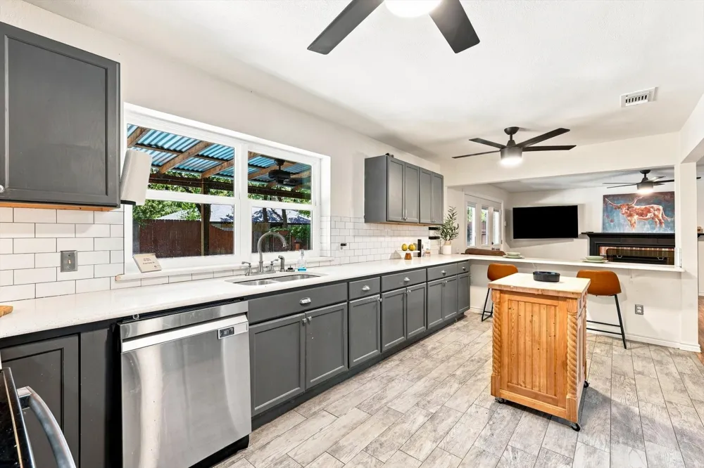 6832 Parkwood Drive North Richland Hills, TX 76182