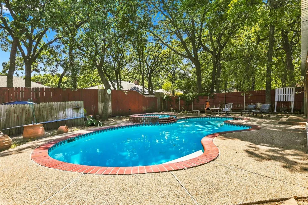 6832 Parkwood Drive North Richland Hills, TX 76182