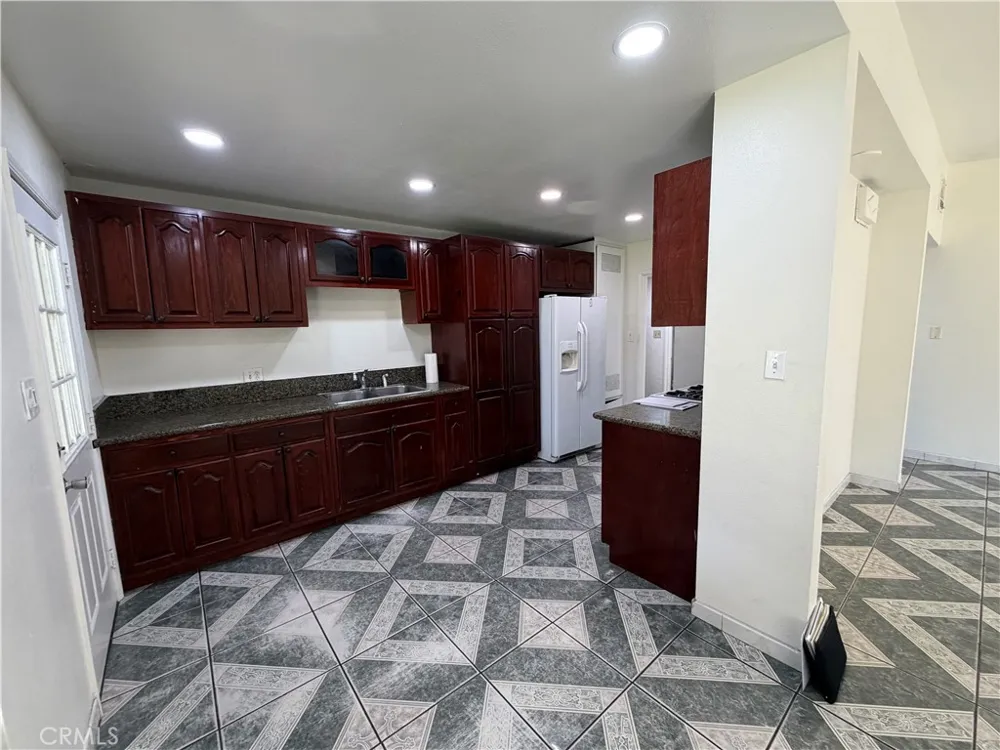 2601 Dore Drive Bakersfield, CA 93304