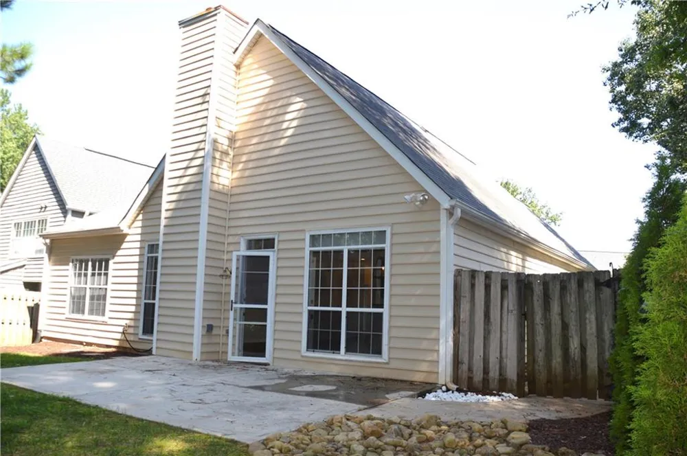2021 Crestview Way Woodstock, GA 30188